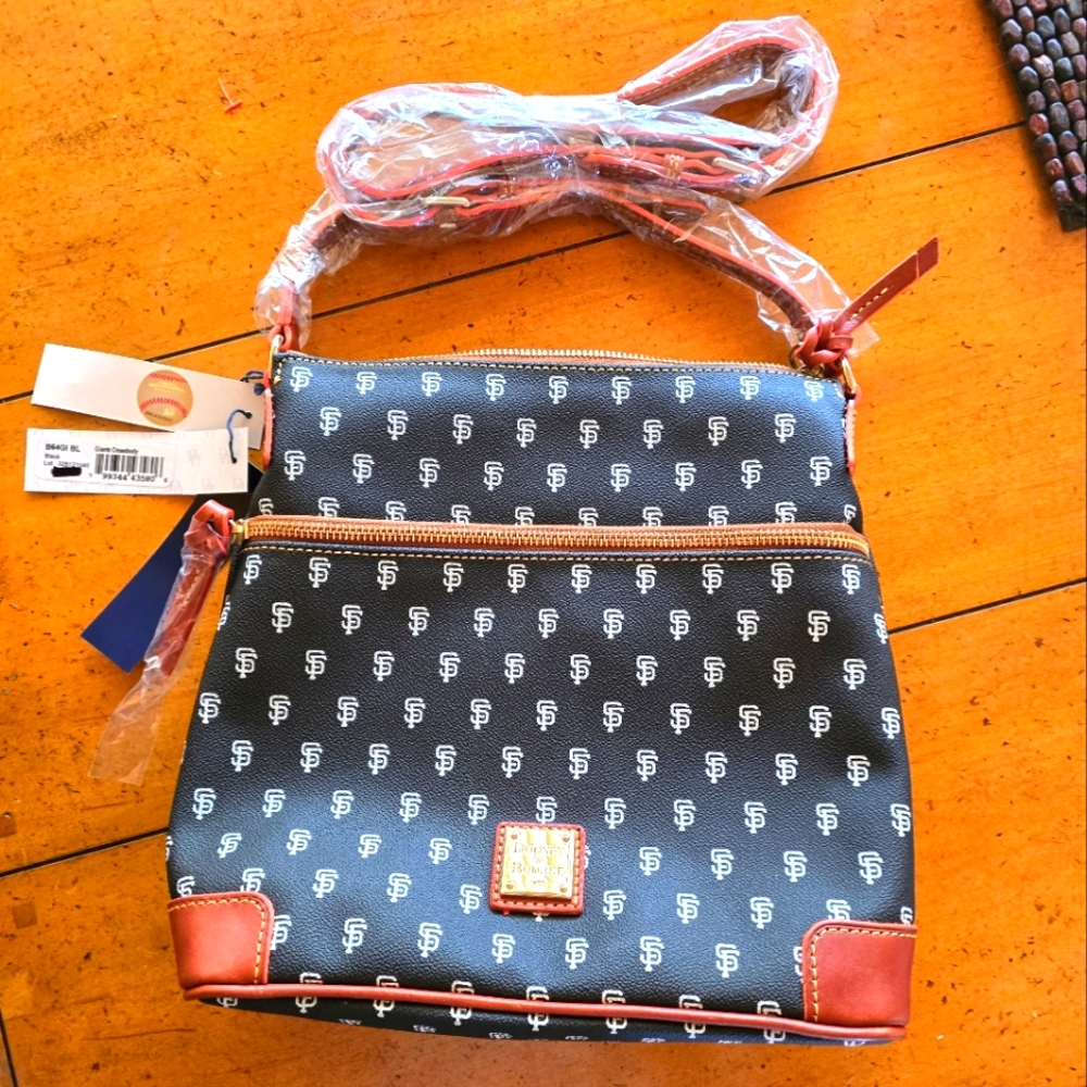 NEW Dooney & Bourke SF Giants medium crossbody.